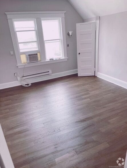 Building Photo - 448 Exeter St Rental