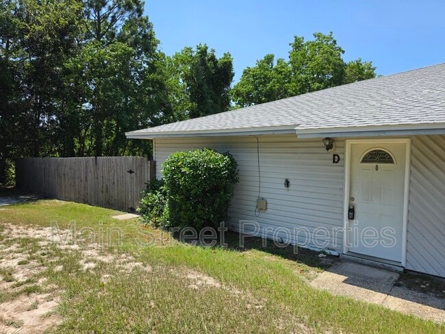 Building Photo - 3346 Green Briar Cir Unit D