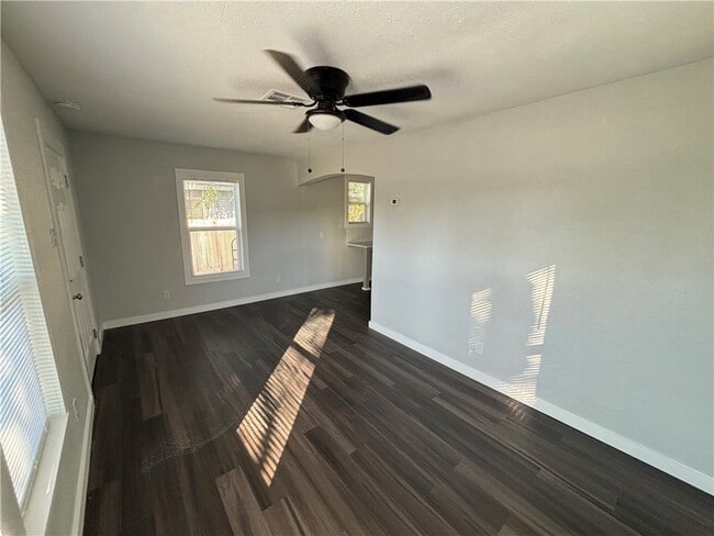 Photo - 417 Robert Dr