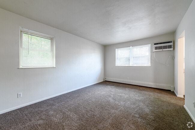 1BR, 1BA - 550SF