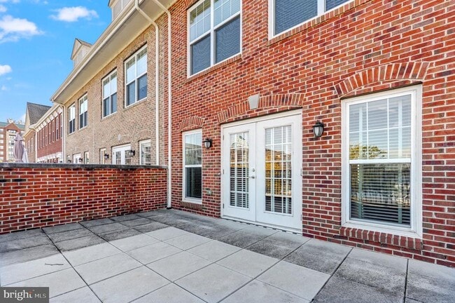 562 Marina Landing Ln