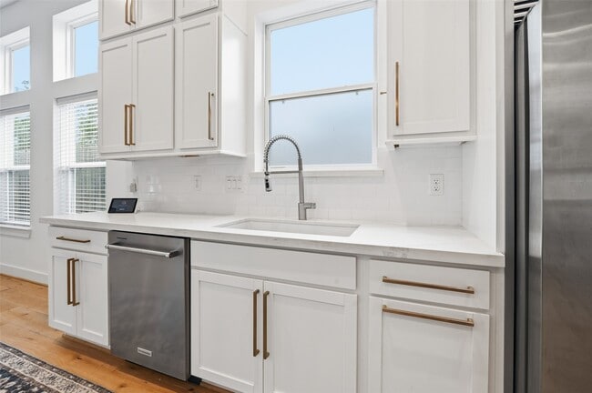 Photo - 510 E 28th St