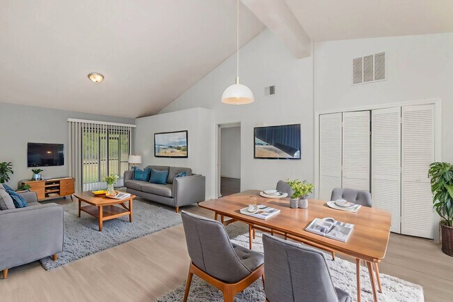 Photo - 374 Cocoa Ct