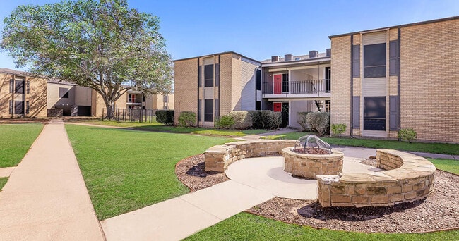 Building Photo - The Ranch