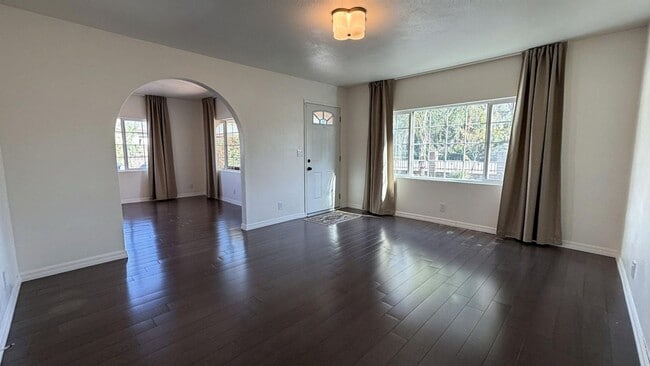 Photo - 1054 W Clifton Ave