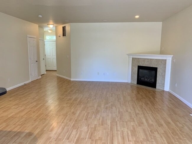 Photo - Terrific Hillsboro home close to Intel and community park - Freshly Painted!