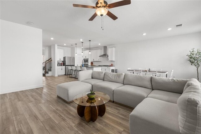 12120 Paseo de los Lagos Ln