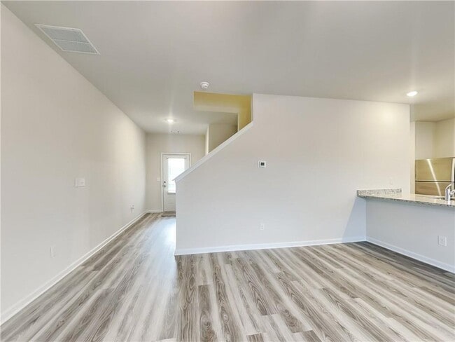 Photo - 142 Avondale Blvd SE