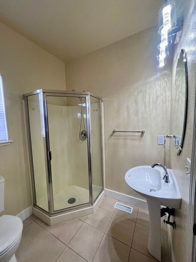 Photo - Come check out this lovely 3 bedroom 3 bath home Conveniently located near the Marlow Shopping ce...