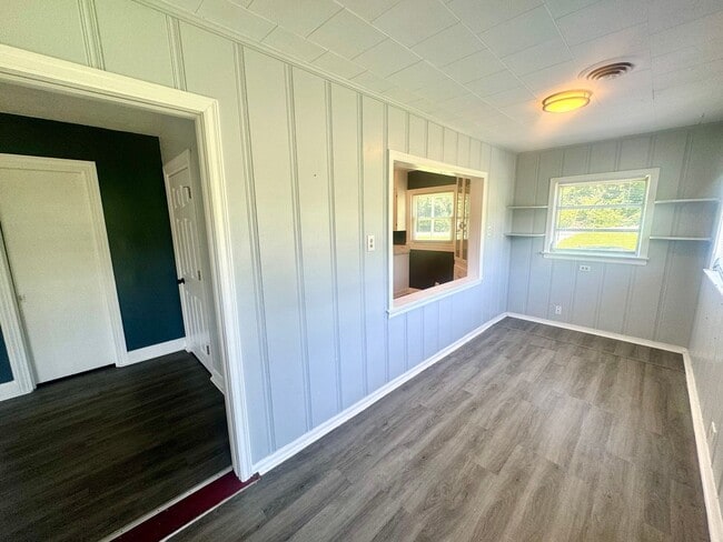 Photo - 603 39th St W