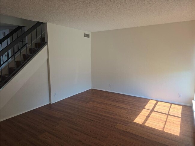 Photo - 7108 Creekside Dr