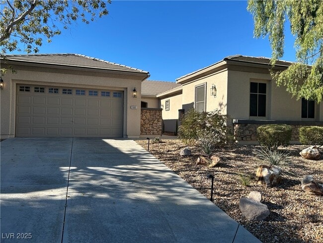 Building Photo - 2685 La Boutique St