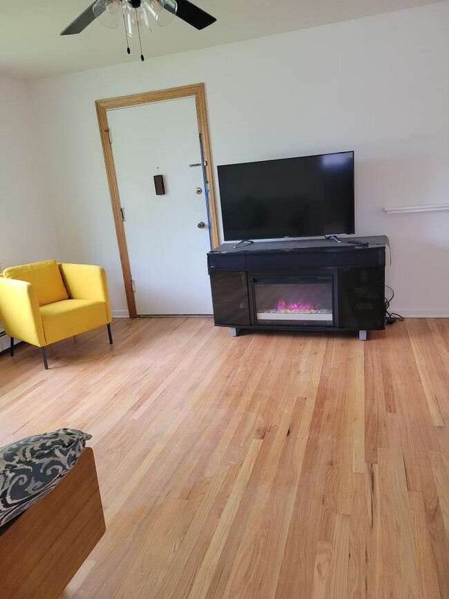 Photo - 1725 Howard Ave Unit 201