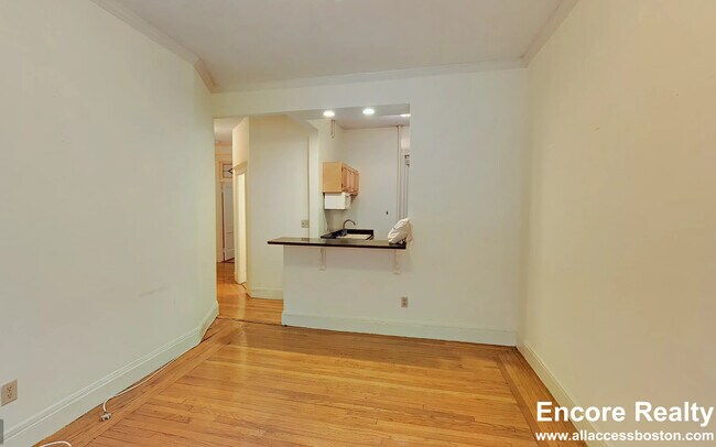 Photo - 15 Queensberry St Unit 2