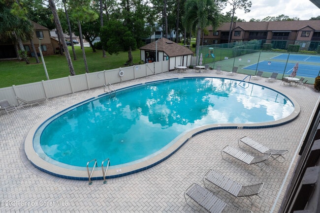 Photo - 605 Saint Albans Court Unidad 18h