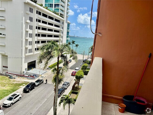 Building Photo - 600 NE 25th St Unit PHF Rental