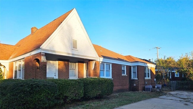 Photo - 2427 W Park Pl