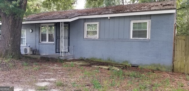 Building Photo - 306 Kingsbury Cir