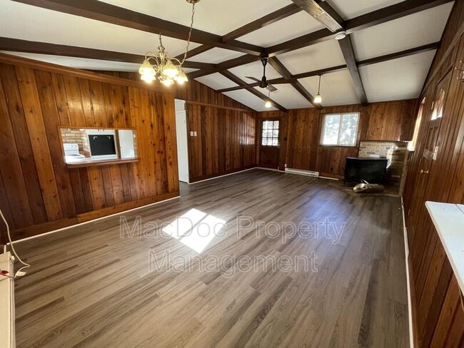 Photo - 900 Lakeview Pkwy
