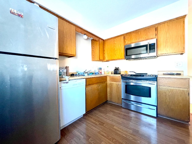 Photo - 460 Stanley St Unidad 2