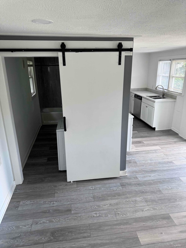 Photo - 261 Linden Ave SW