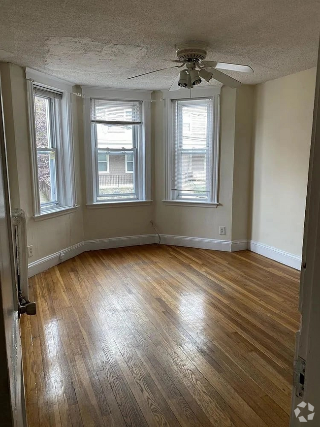 Building Photo - 5 Barrows St Unit 3 Rental