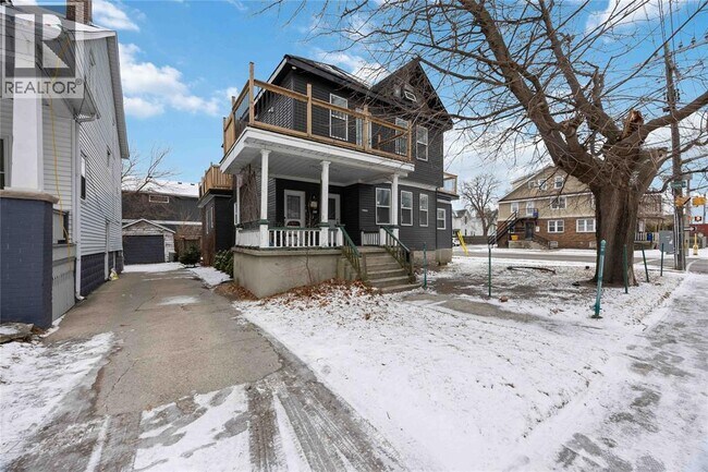 Photo - 211 George St Unit B