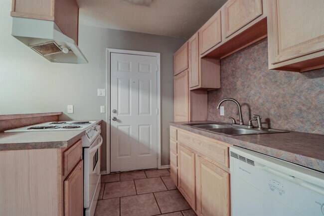 Photo - 2401 87th St
