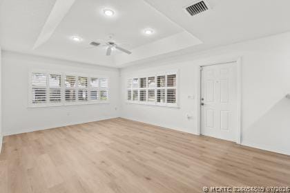 Building Photo - 1731 N Dovetail Dr Unit C
