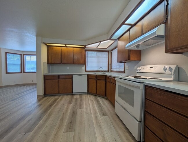 Photo - Great first floor 2bed/1 bath apartment in Springfield