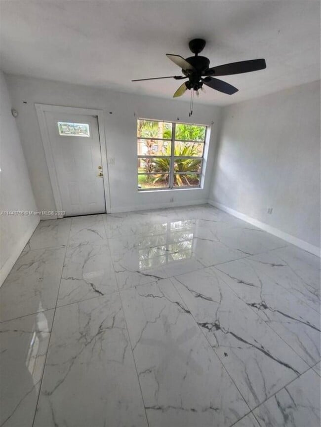 Photo - 1420 N 70th Ave