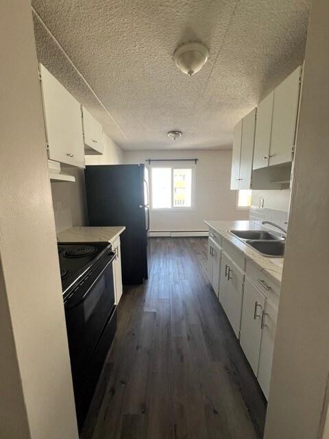 Photo - 16421 Stony Plain Rd Unité SR404