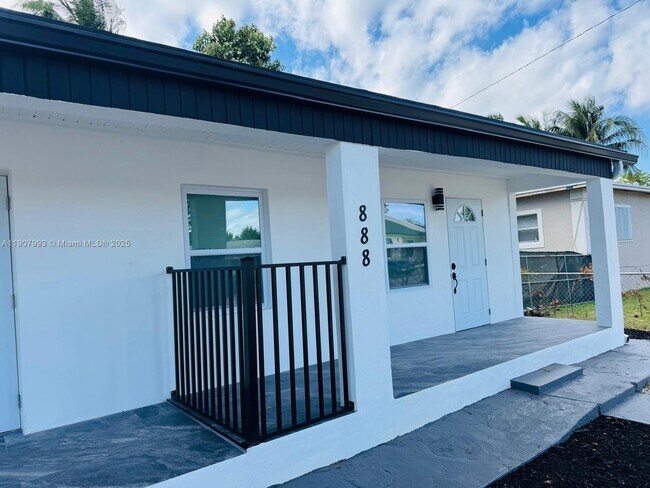 Photo - 888 NW 104th St Unidad B