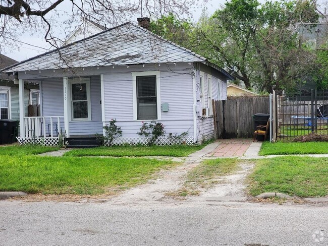 Building Photo - 1710 Sampson St Rental