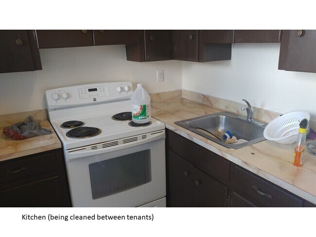 kitchen - 419 N 2nd St Unit #1