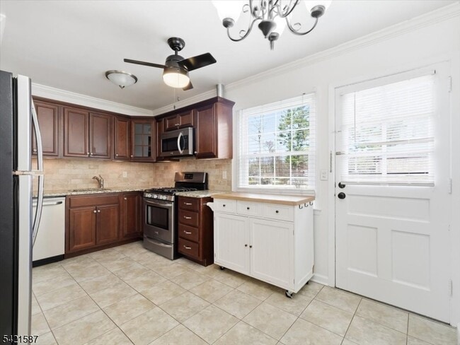 Photo - 115 Pitney Pl