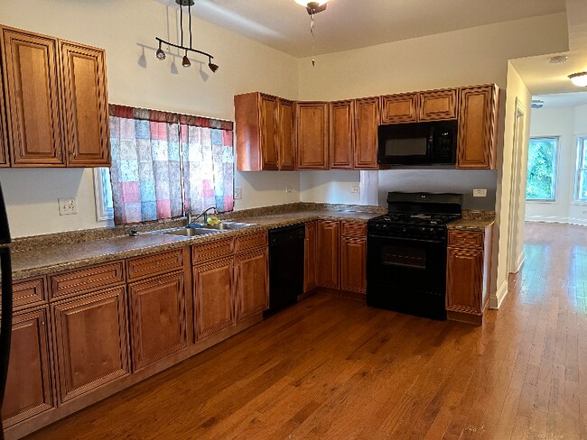 Building Photo - 1650 N Keeler Ave