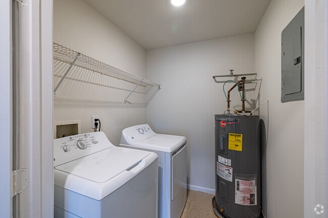 2BR, 2BA - 1,055SF - Laundry - C