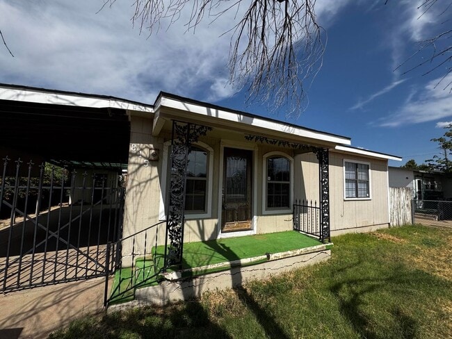 Photo - 2 Bed 1 Bath Ready To Rent ASAP!