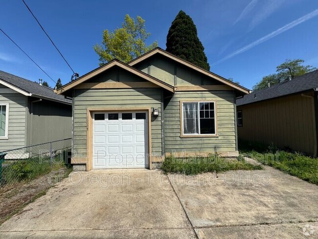 Building Photo - 10007 SE Amherst St Rental
