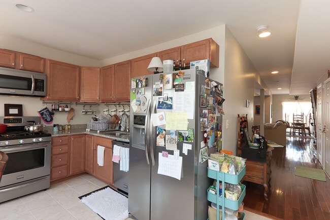 Kitchen - 519 16th St SE