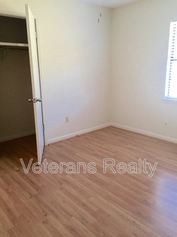 Photo - 867 Vee St