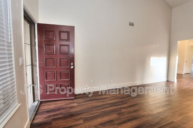 Photo - 8128 Sunrise E Way