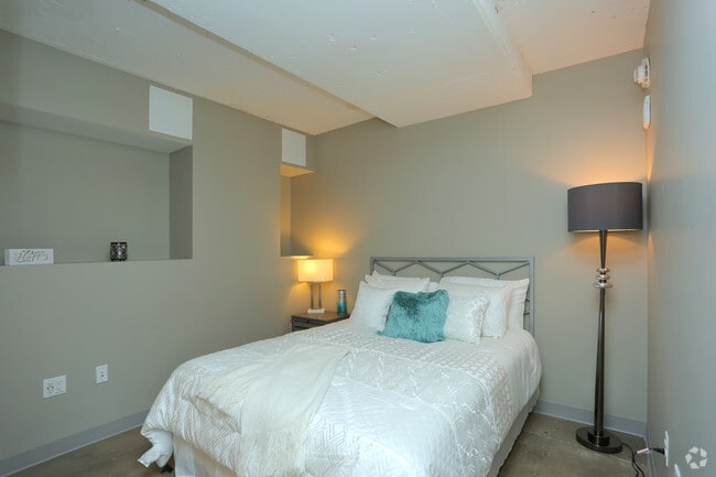 2BR - Second Bedroom - Tiffany Retro Apartments