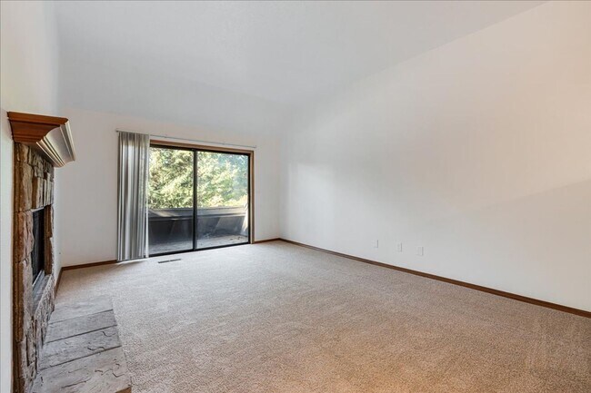 Photo - Secluded Lake Oswego Condo at Mountainside...