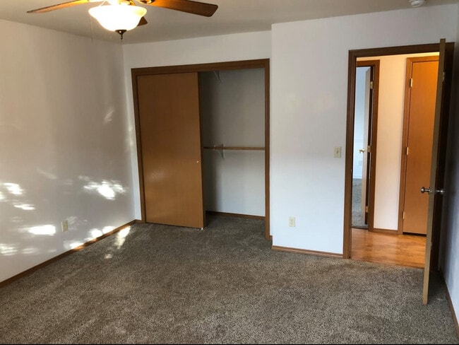 Photo - 501 E Walnut Cir