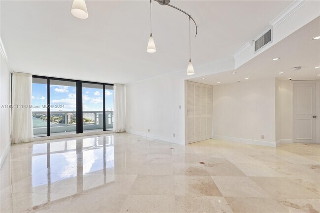 Photo - 1717 N Bayshore Dr Unidad # A-1932