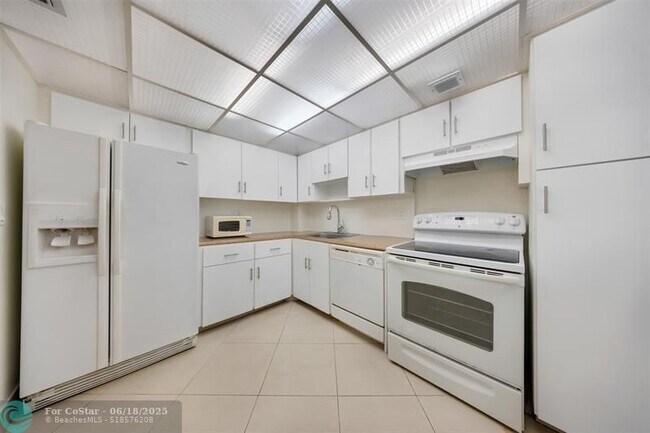Photo - 2850 N Palm Aire Dr Unit 104