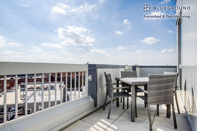 Photo - 2340 N California Ave Unidad FL6-ID480