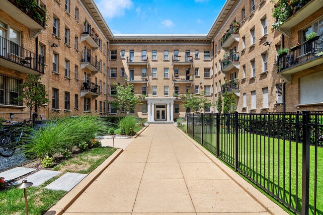 Building Photo - 1401 Columbia Rd NW Unit 113
